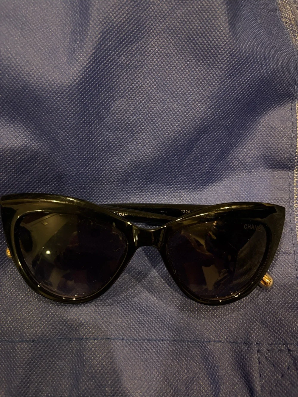 Black Cat-Eye Sunglasses - Designer Style